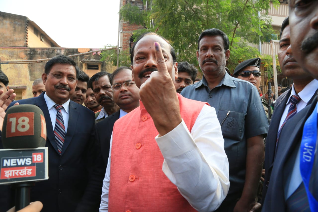 CM Raghubar Das casts his vote