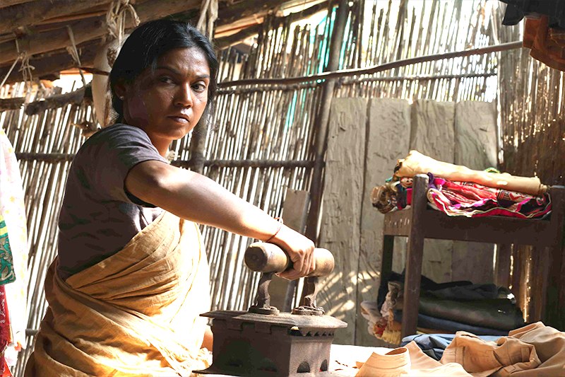 അന്താരാഷ്‌ട്ര ചലച്ചിത്ര മേള  മായിഘട്ട്  മായിഘട്ട് ക്രൈം നമ്പര്‍ 103/2005  മൂത്തോന്‍  വൃത്താകൃതിയിലുള്ള ചതുരം