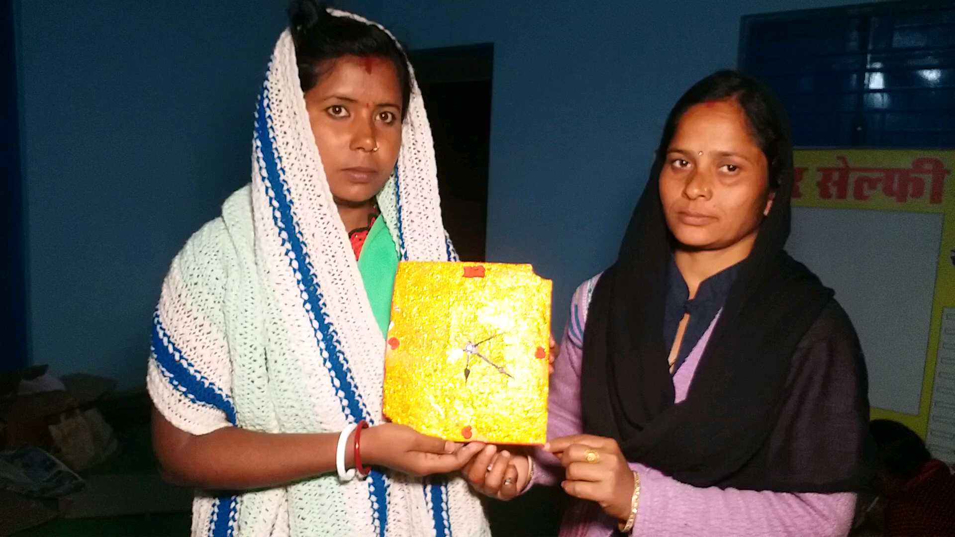 Women of Ambikapur making clock with cow dung