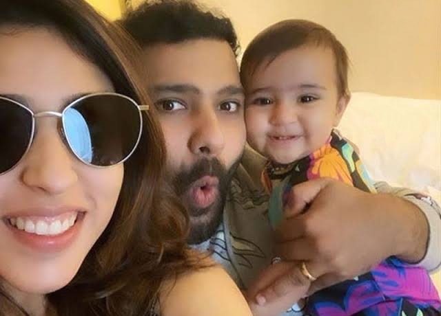 Rohit Sharma's  engaged in a conversation with Daughter