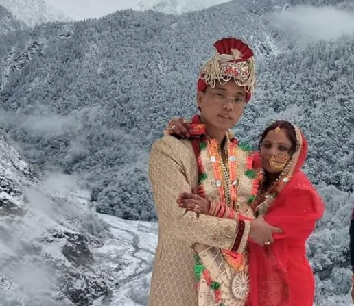 marriage in snowfall.