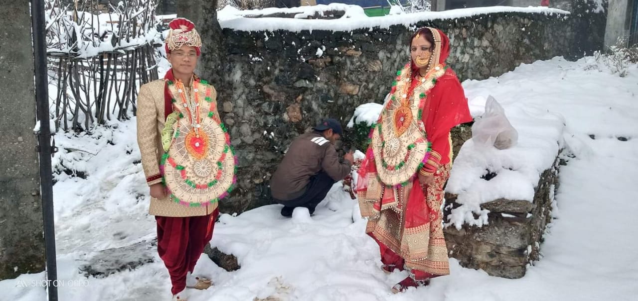 marriage in snowfall.