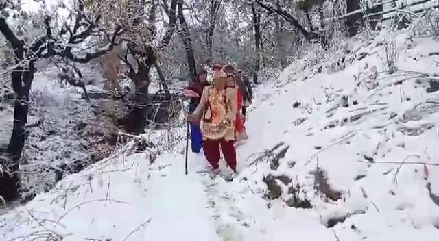 marriage in snowfall.