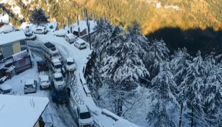 snow fall in himalayas uttharakhand and himachalpradesh