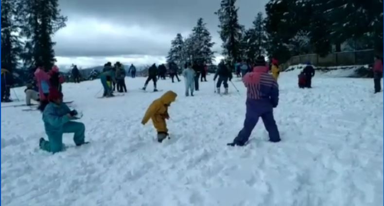 snow fall in himalayas uttharakhand and himachalpradesh