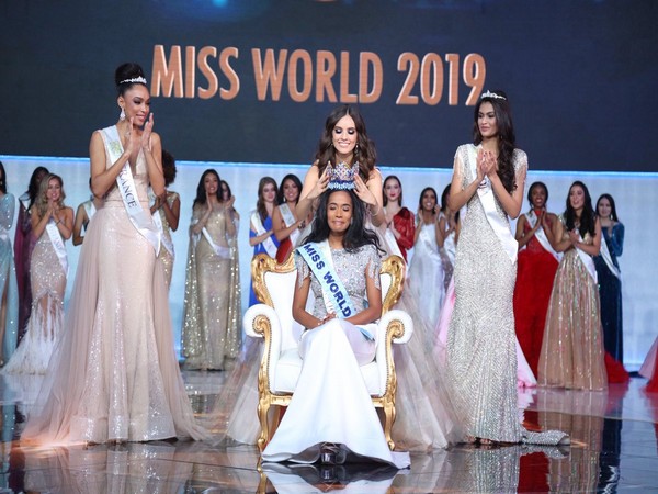 Winner of Miss World 2019, Toni-Ann Singh of Jamaica, front centre, poses for photographers in front of the other finalists, at the 69th annual Miss World competition at the Excel centre in London Saturday.