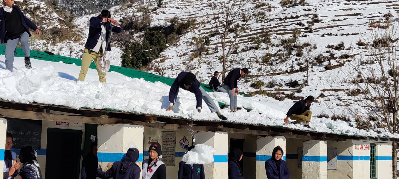 snow fall in uttarakhand