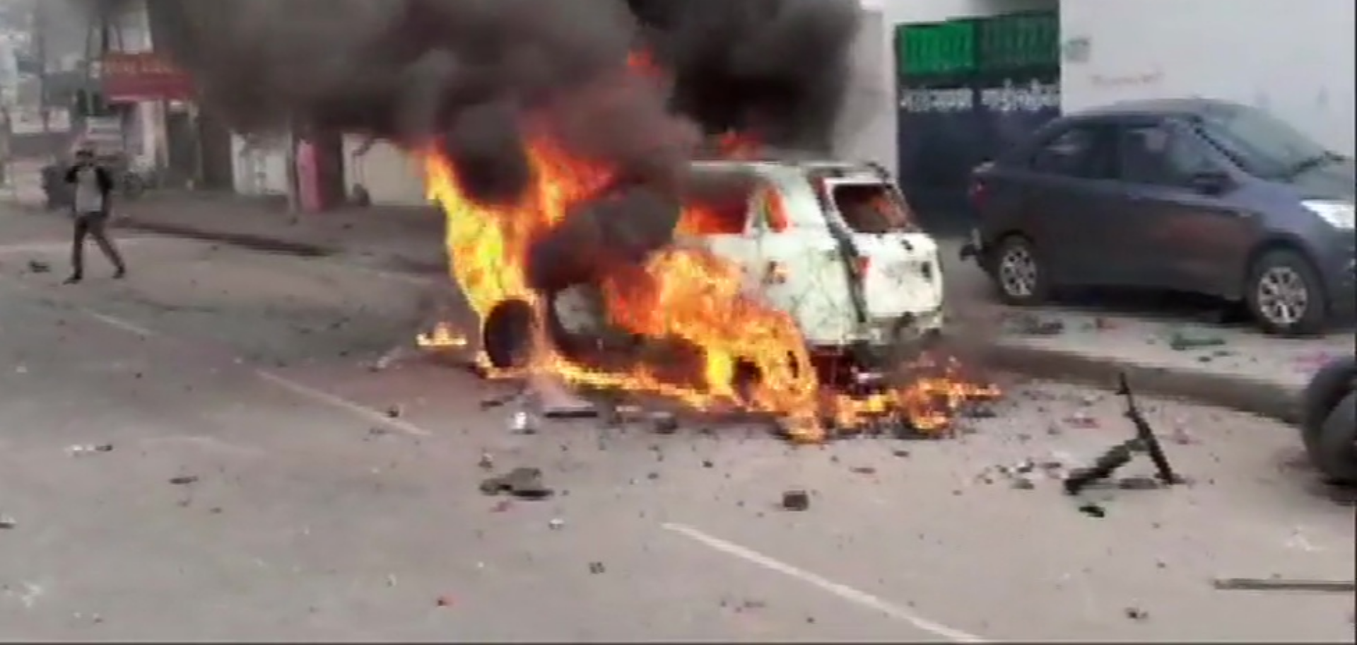 Vehicles set ablaze in UP