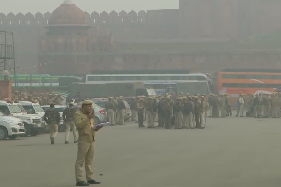 Prohibitory orders in UP for 2 days, schools shut  Citizenship ammendment Bill  പൗരത്വ ഭേദഗതി നിയമത്തില്‍ പ്രതിഷേധം  ഇടത് നേതാക്കൾ കസ്റ്റഡിയില്‍  ഡി രാജ  സീതാറാം യെച്ചൂരി  രാജ്യ തലസ്ഥാനത്ത് പ്രതിഷേധം