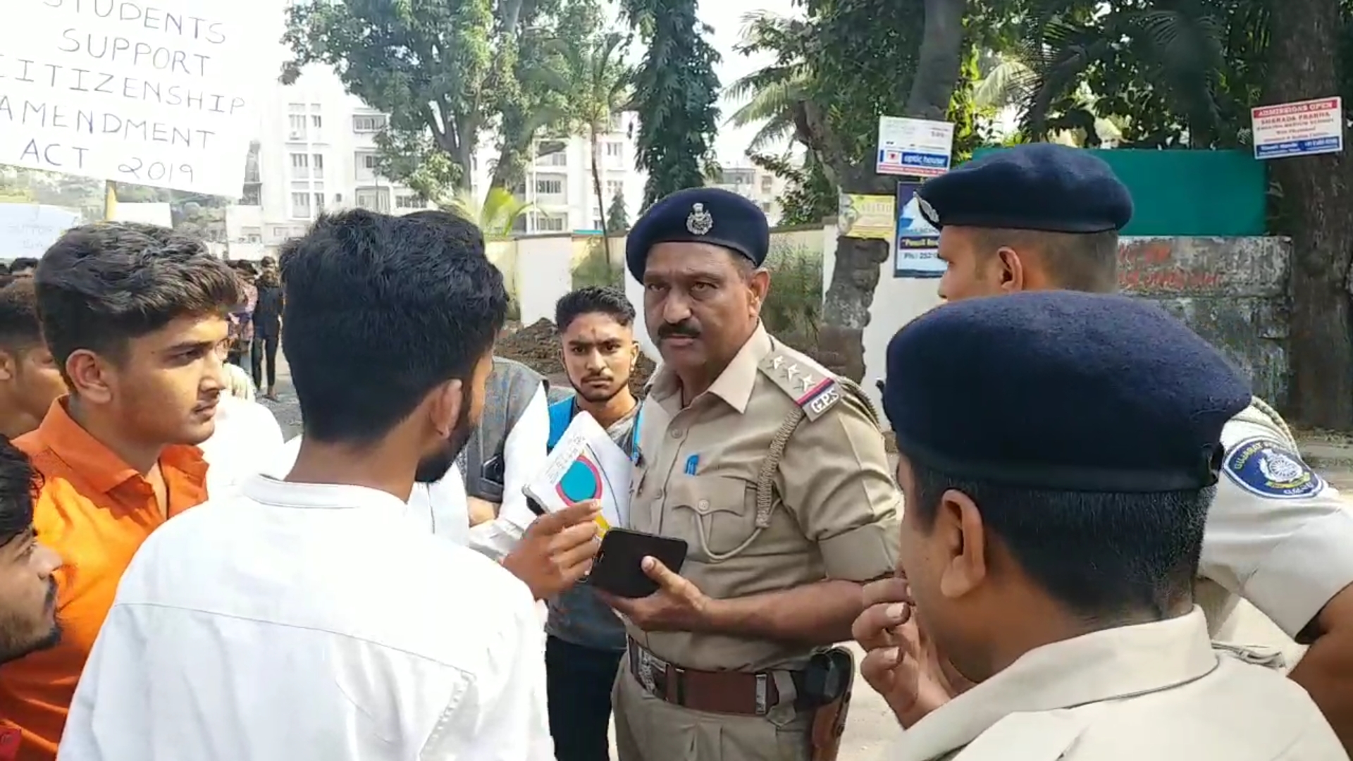 valsad-abvp-students-rally-without-permission