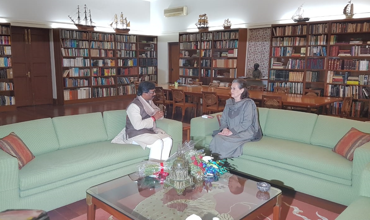 Hemant Soren meets Sonia