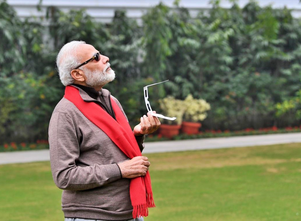 pm modi saw solar eclipse