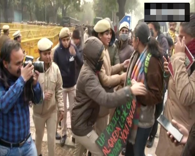 More than 100 detained from outside UP Bhawan