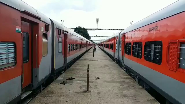 Union Minister Arjun Munda left for Delhi by Rajdhani Express from ranchi