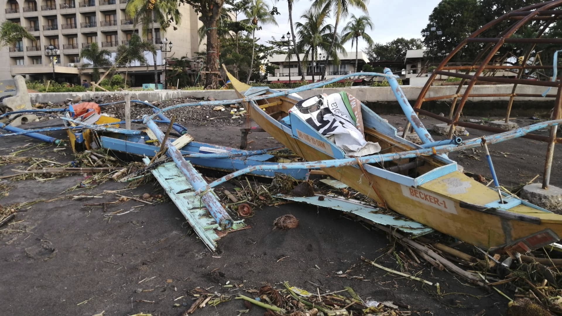 An outrigger boat destroyed by Tphioon Phanfone sits on the coastline on Thursday.