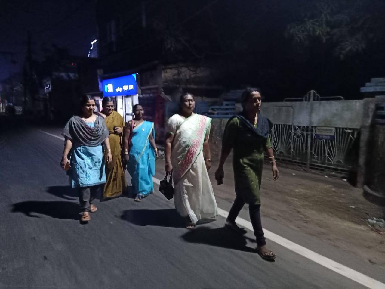 രാത്രി കീഴടക്കി ആലപ്പുഴയിലെ പെൺകരുത്ത്  Night walk held in Alappuzha  നിര്‍ഭയ ദിനം  രാത്രിനടത്തം