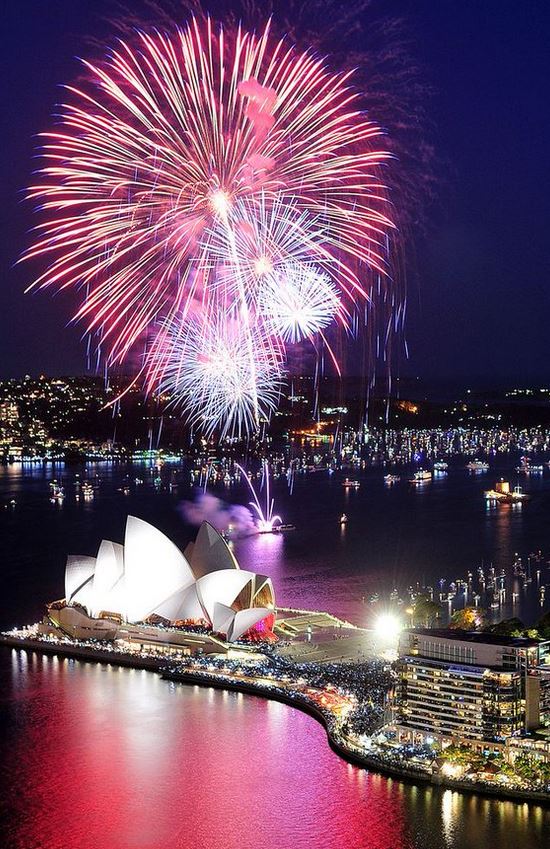 New Zealand's Auckland, Auckland among the first city to welcome new year 2020, welcome new year 202, Australia's Sydney, ରଙ୍ଗୀନ ଆଲକୋରେ ଝଲସିଲା ଆକାଶ, ନୂଆବର୍ଷକୁ ପ୍ରଥମେ ସ୍ବାଗତ କଲା ଅକଲାଣ୍ଡ, ଅକଲାଣ୍ଡରେ ନୂଆବର୍ଷ