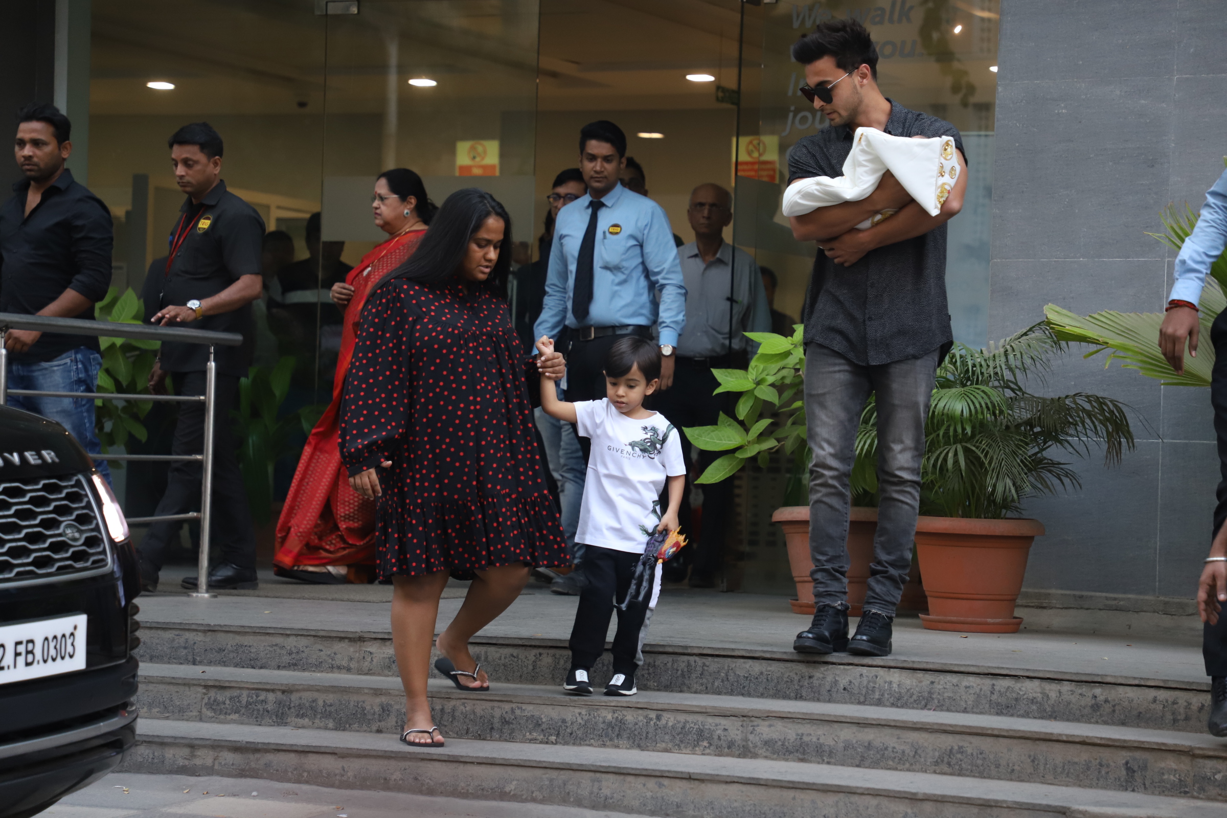 Arpita Khan discharge from Hospital