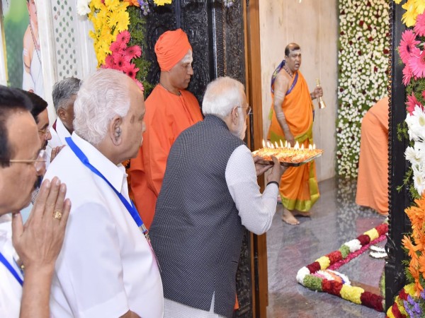 prime-minister-n-arendra-modi-visits-to-siddaganga-math-in-tumkur