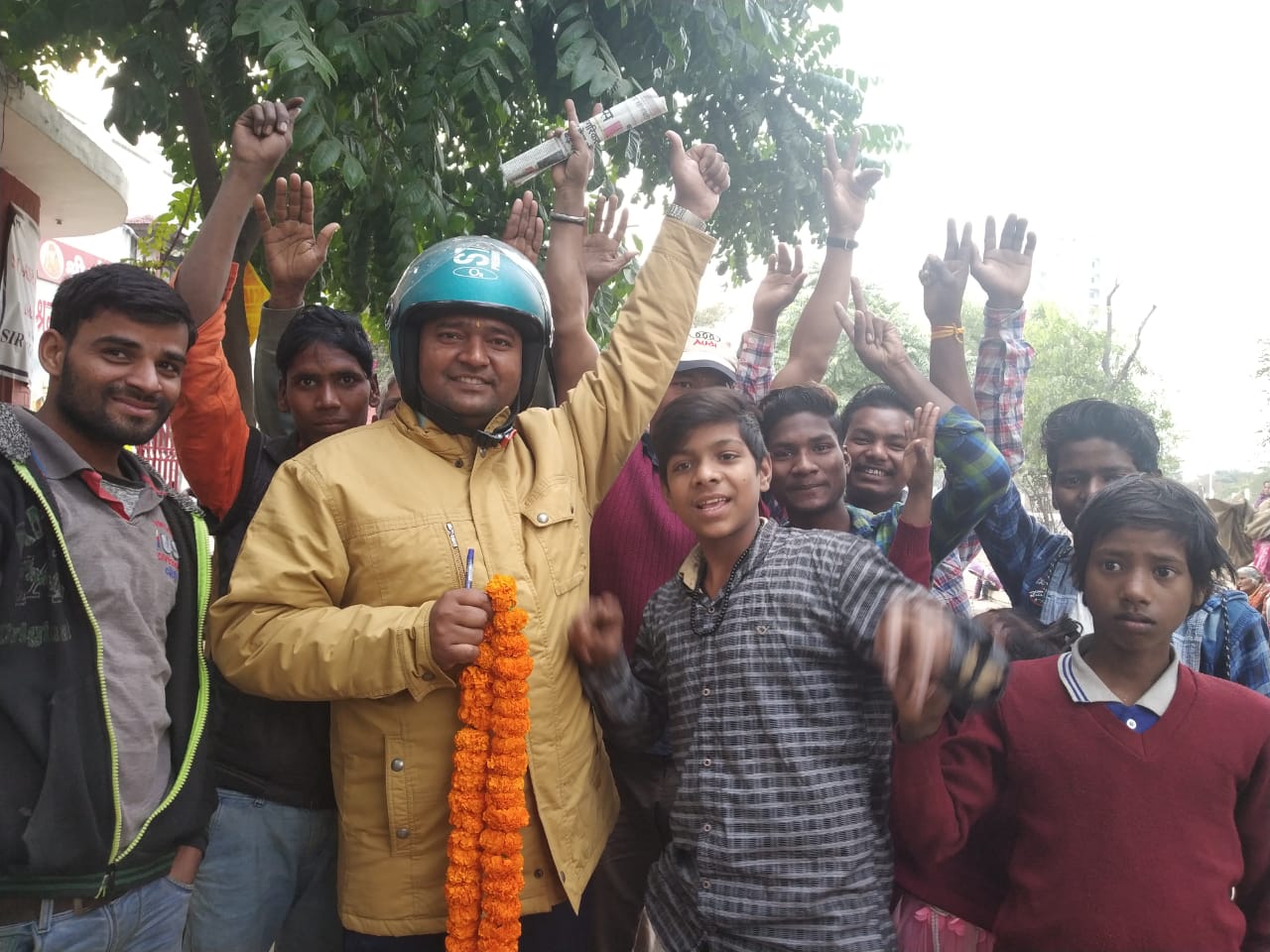 Helmet man gifted Accidental insurance to many people