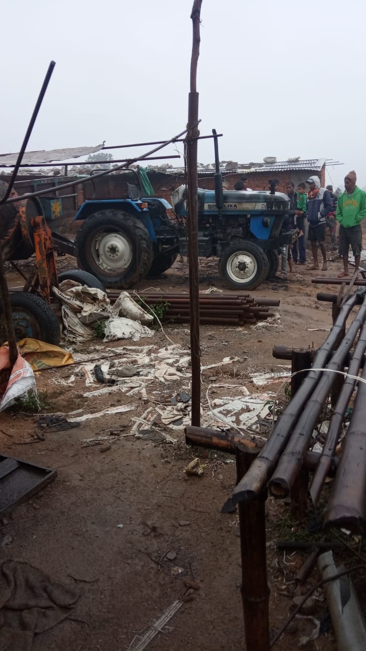 Maoists burnt Pokalane machine in bridge construction work in Keredari, Hazaribagh