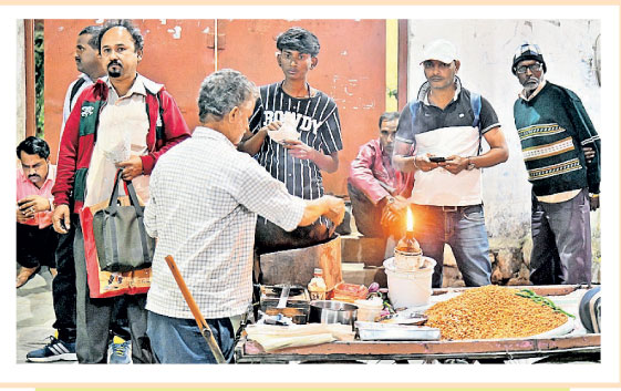 night-working-life-in-hyderabad-city