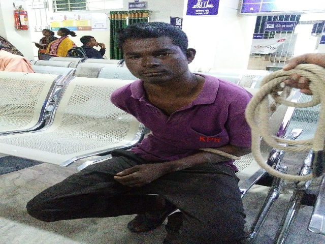 brother and sister-in-law murderer injured two policemen with an arm in chaibasa