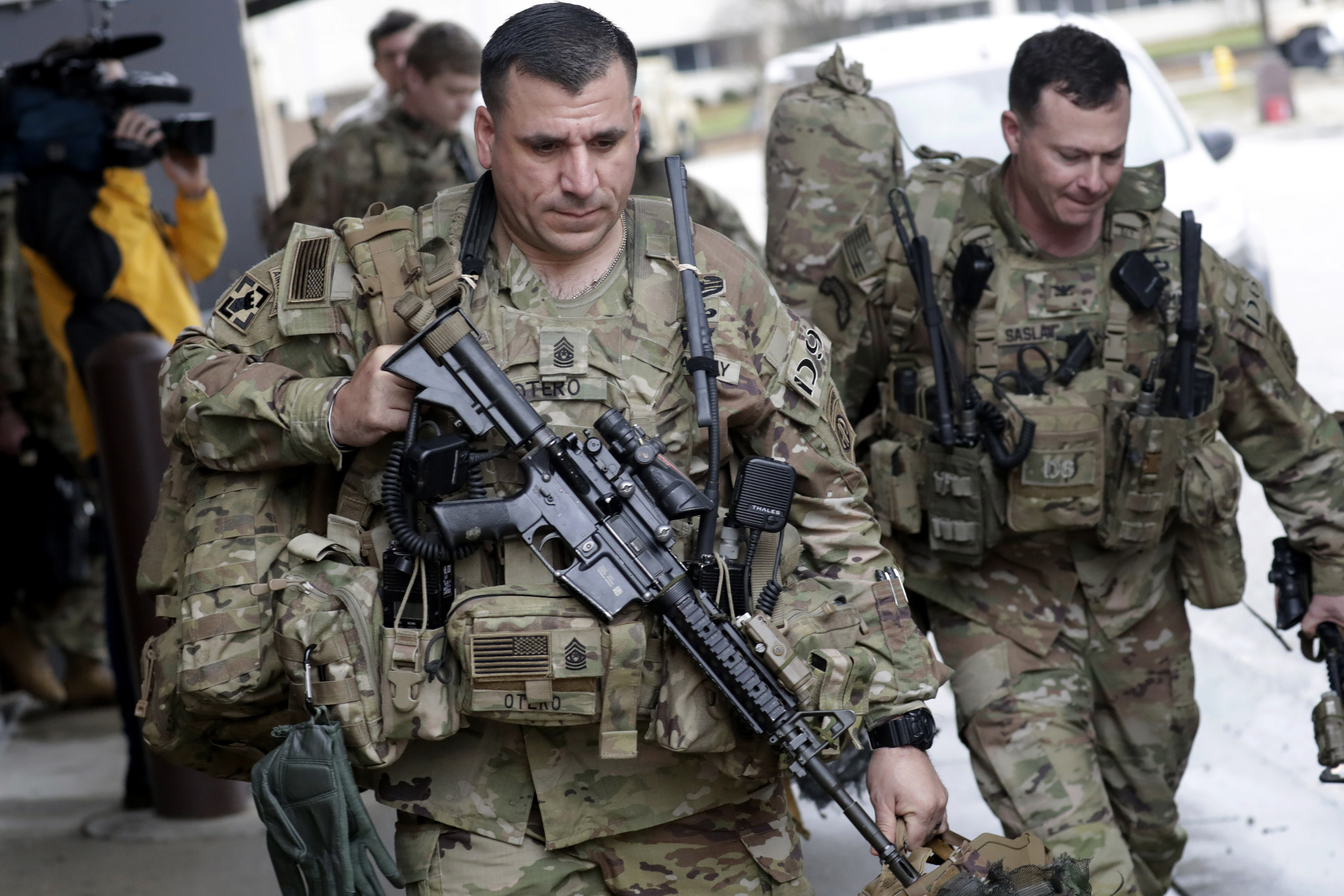 america -us-fast-response-force-flies-to-mideast