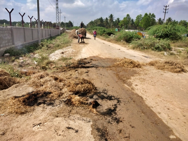 fire to a car at gundlupeta in chamarajanagara