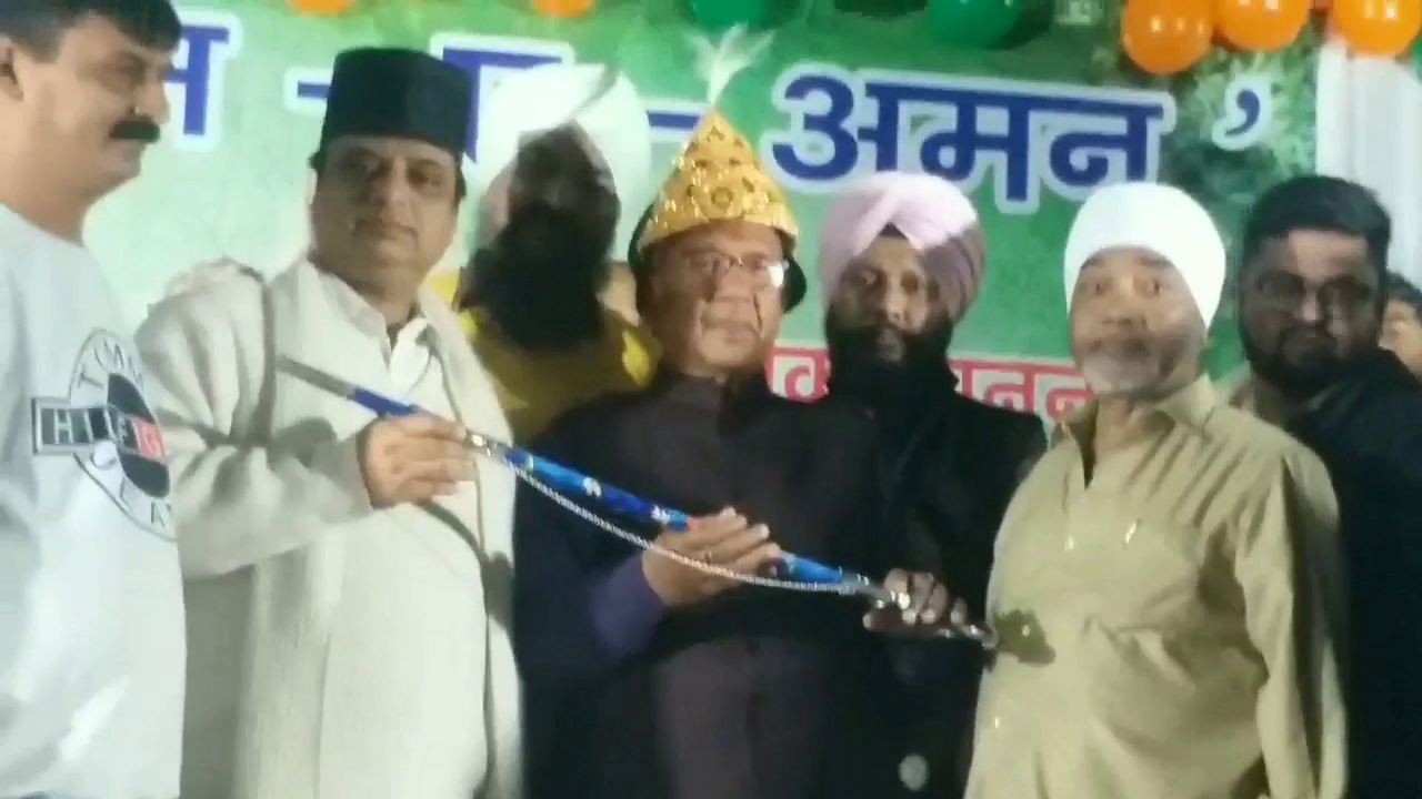 Social institution Paigam-e-Aman greeted Saryu Rai with a gold crown in Jamshedpur