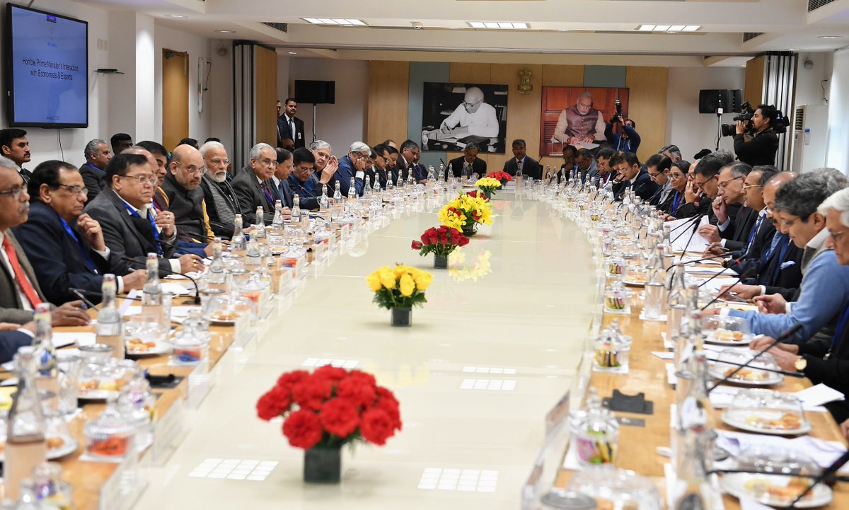 PM meets economists, experts at NITI Aayog