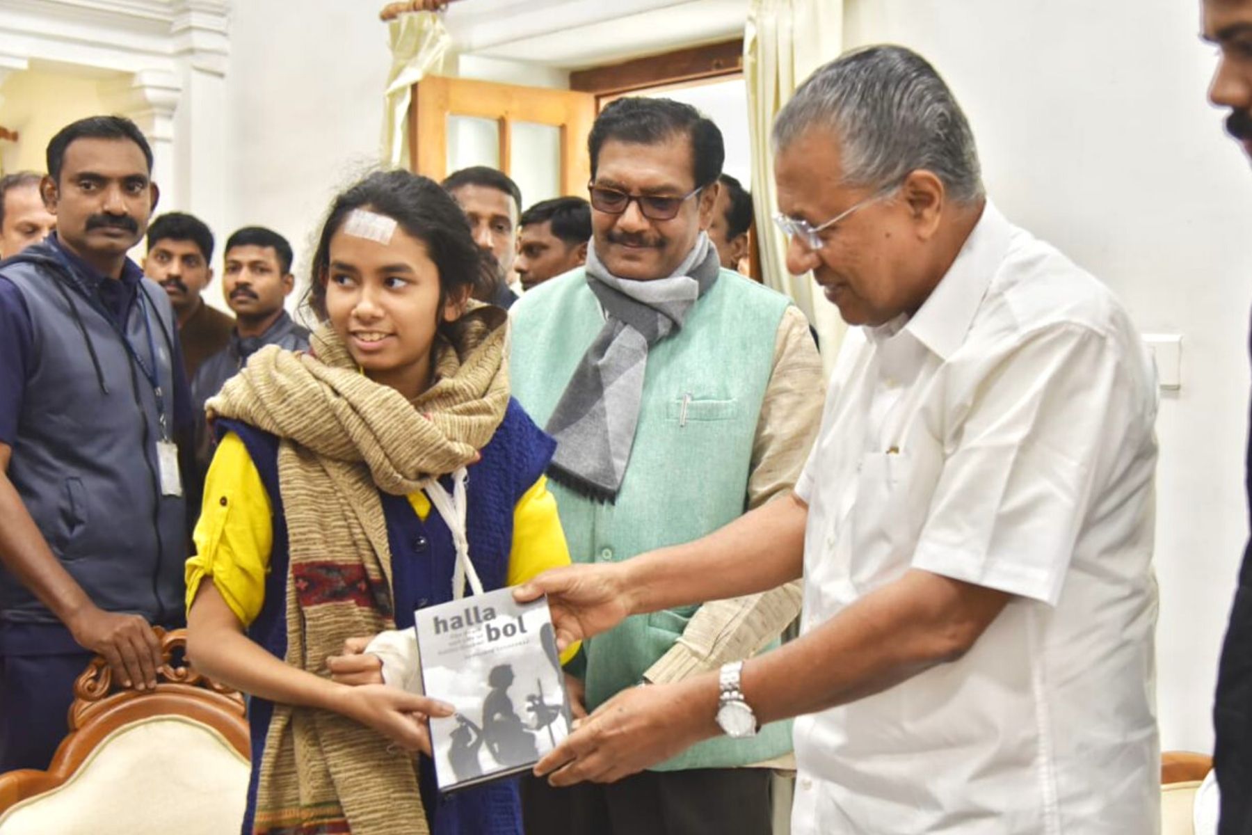 Kerala CM meets Aishe Ghosh in Delhi