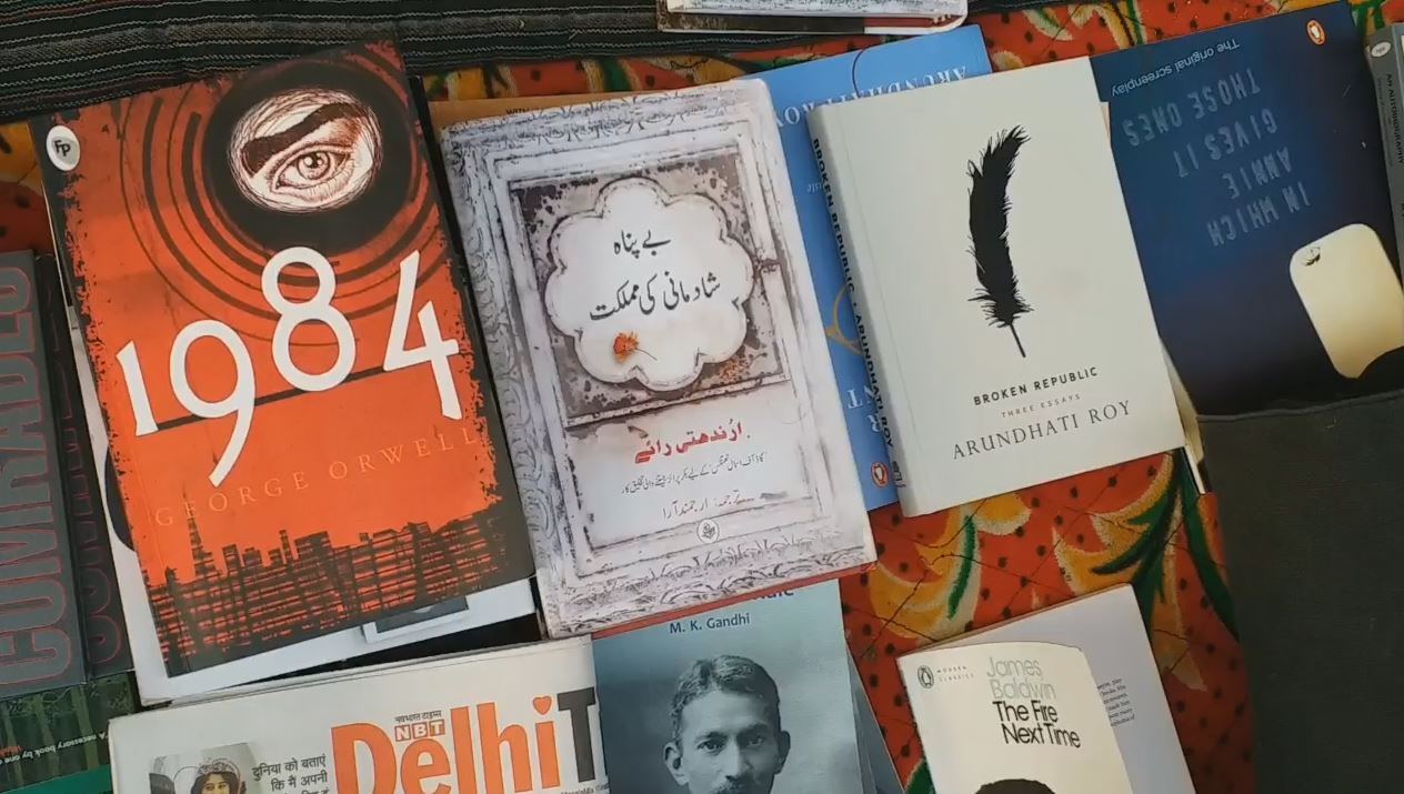 مشہور مصنفہ اروندھتی رائے کی ناول اور دیگر کتابیں