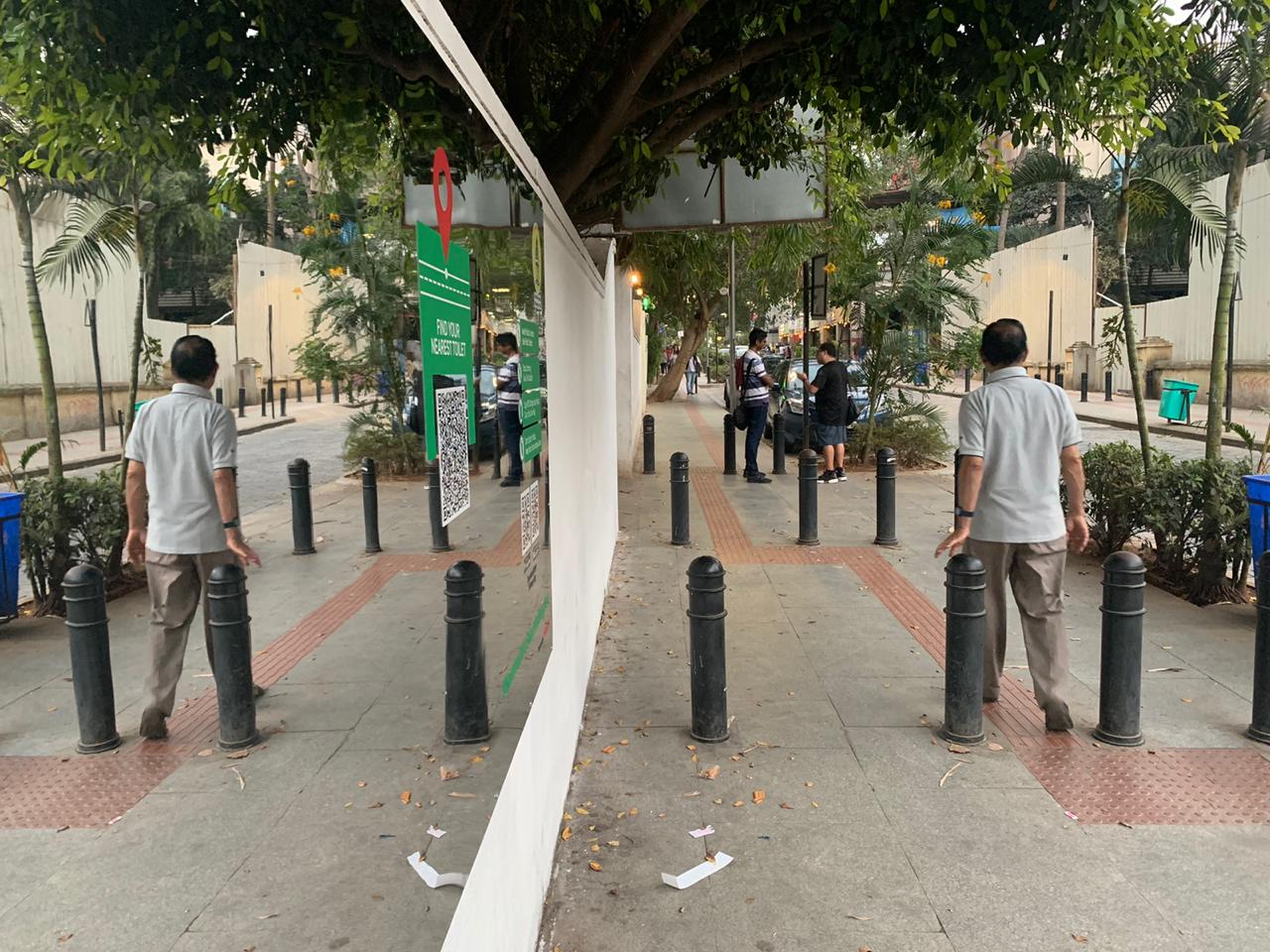 BBMP installs huge mirror to prevent urinating in the streets