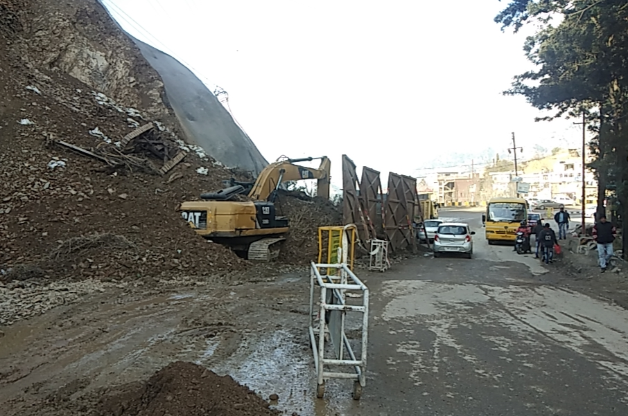 Landslide on shimla-chandigarh national highway