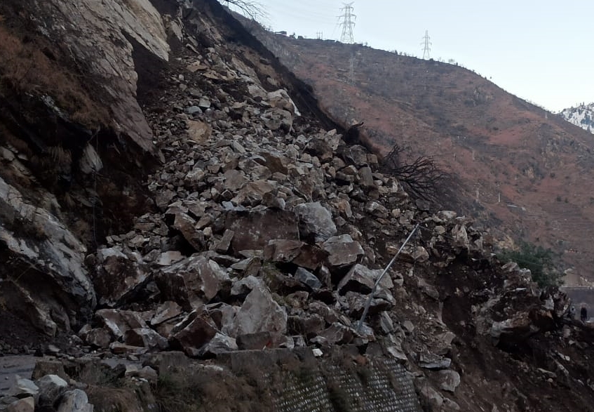 nh 5 closed due to landslide in kinnaur