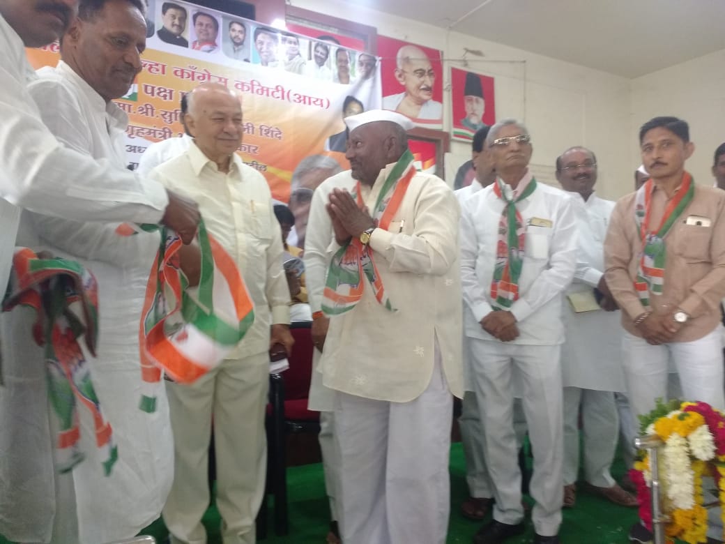 Former MLA Dhanaji sathe enter congress in solapur