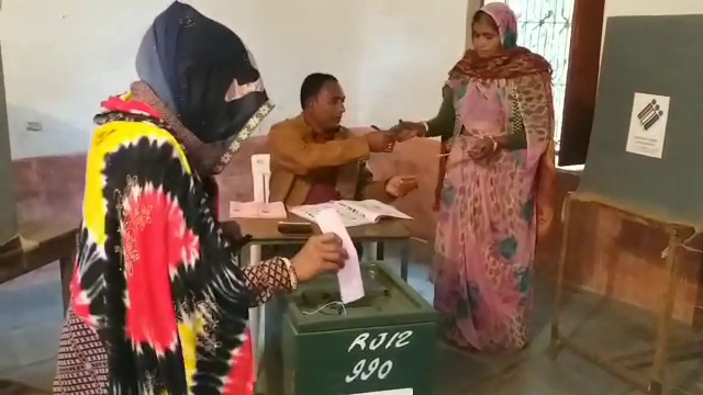 पंचायत चुनाव के लिए मतदान शुरू, Voting begins for Panchayati elections