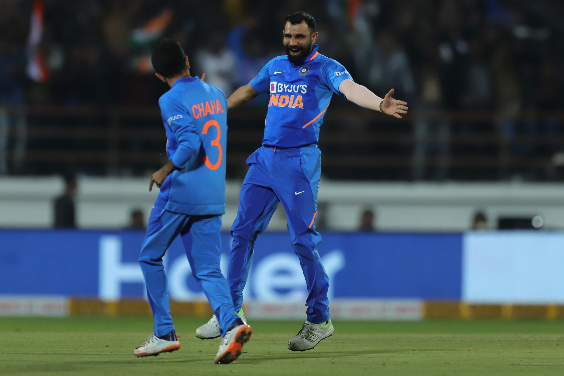 Mohammed Shami celebrates with Yuzvendra Chahal after scalping back to back wickets in the 44th over of Australian innings.