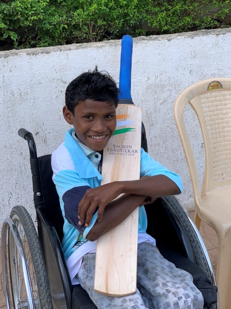 Legendary Cricketer Sachin Tendulkar gifted cricket kit to specially-abled Bastar kid maddaram