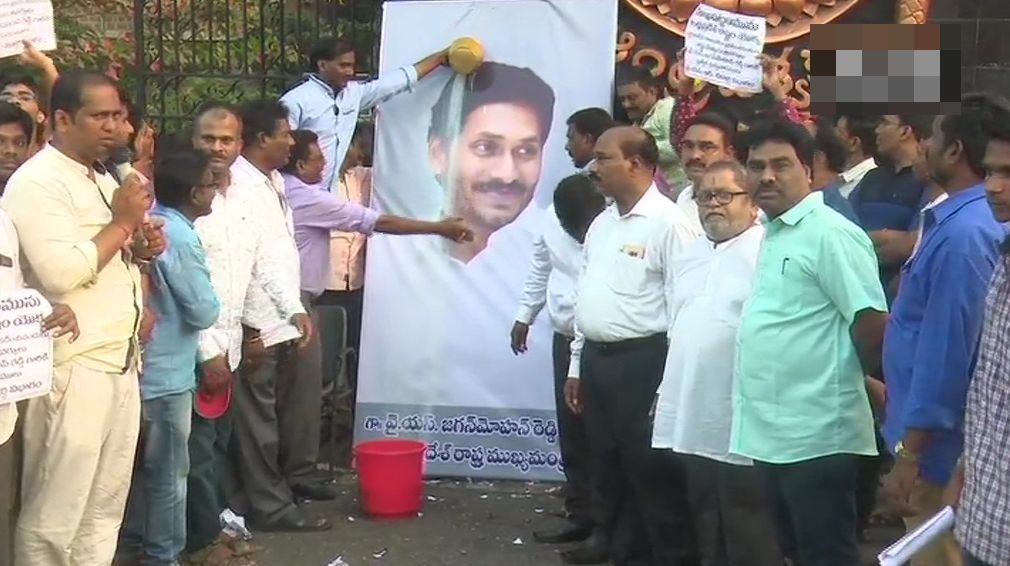 YSRCP workers perform 'Ksheera abhishekam' on CM's photo