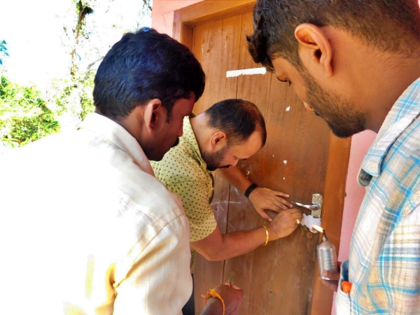 the-village-panchayat-had-locked-the-unpermission-buildings-in-dakshina-kannada