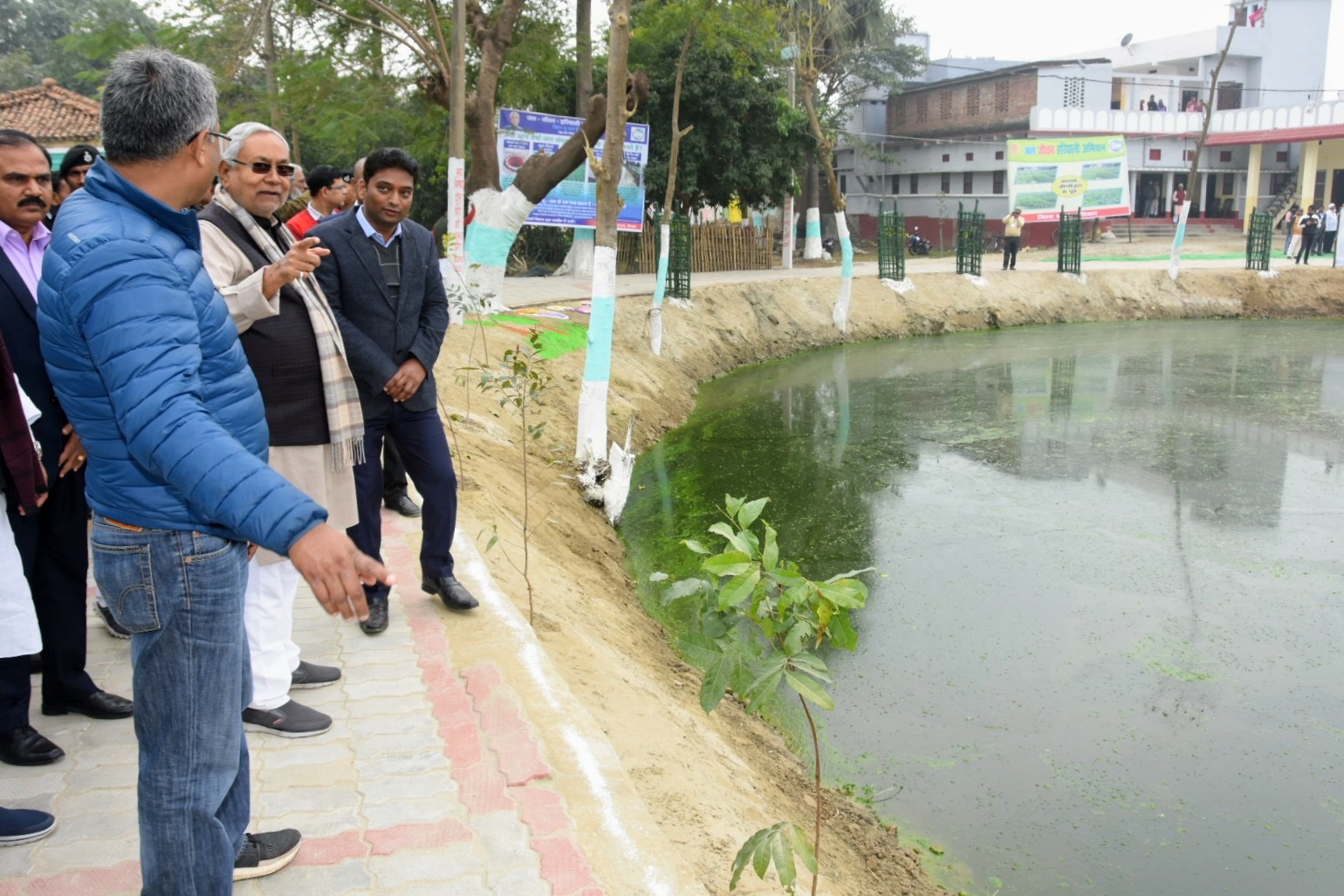 जल जीवन हरियाली यात्रा के दौरान सीएम नीतीश कुमार