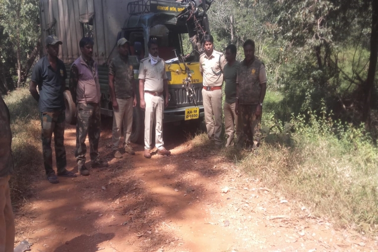 Elephant Attack on a Lorry in Chickmagaluru!