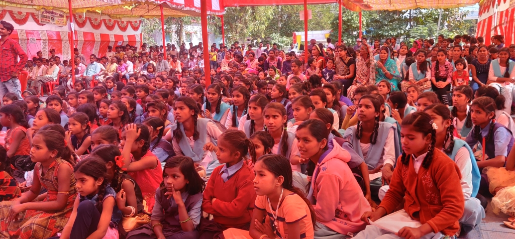 Children perform patriotic songs at annual function of Jai Hind School in Dhamtari