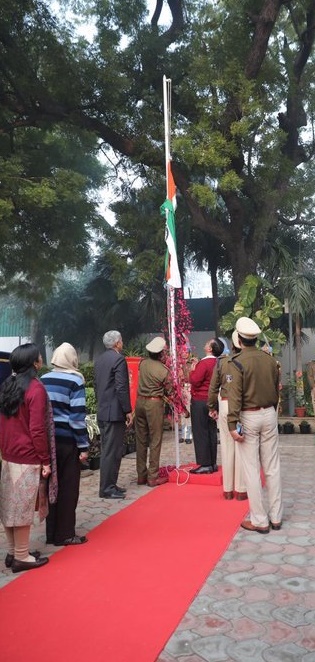 Chief Minister Arvind Kejriwal hoists the national flag at his residence