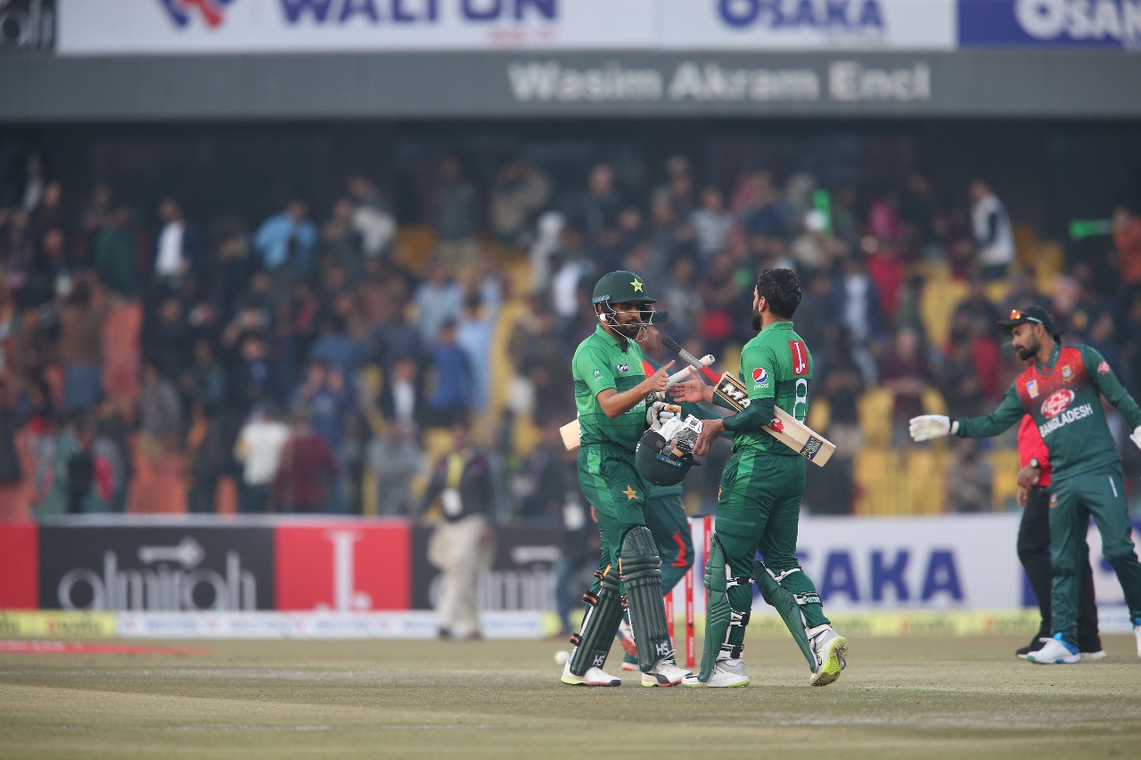 Pakistan defeat Bangladesh in second T20I, seal series win