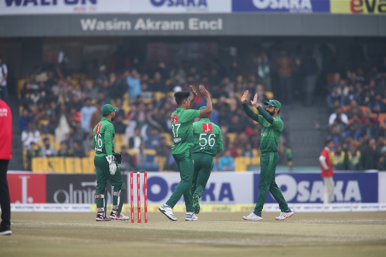 Pakistan defeat Bangladesh in second T20I, seal series win