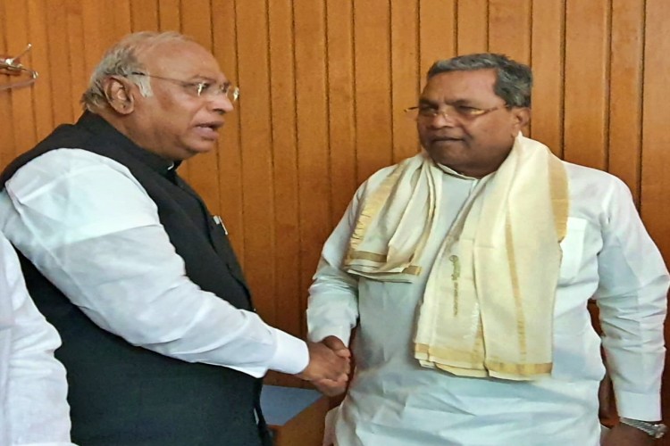 Mallikarjuna Karge  and  Siddaramaiah discussion