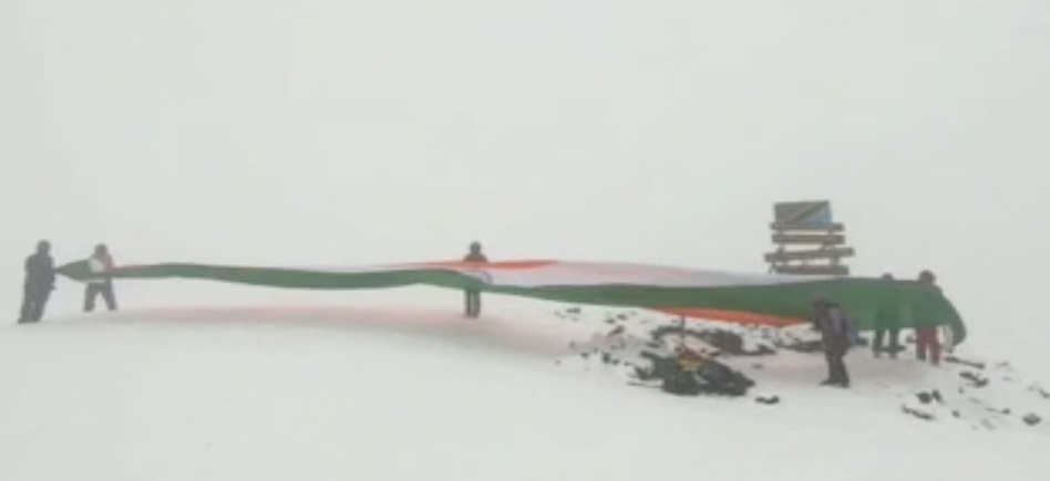 Kolhapur mountaineer hits a 71-foot tricolor flag at the highest peak in Africa